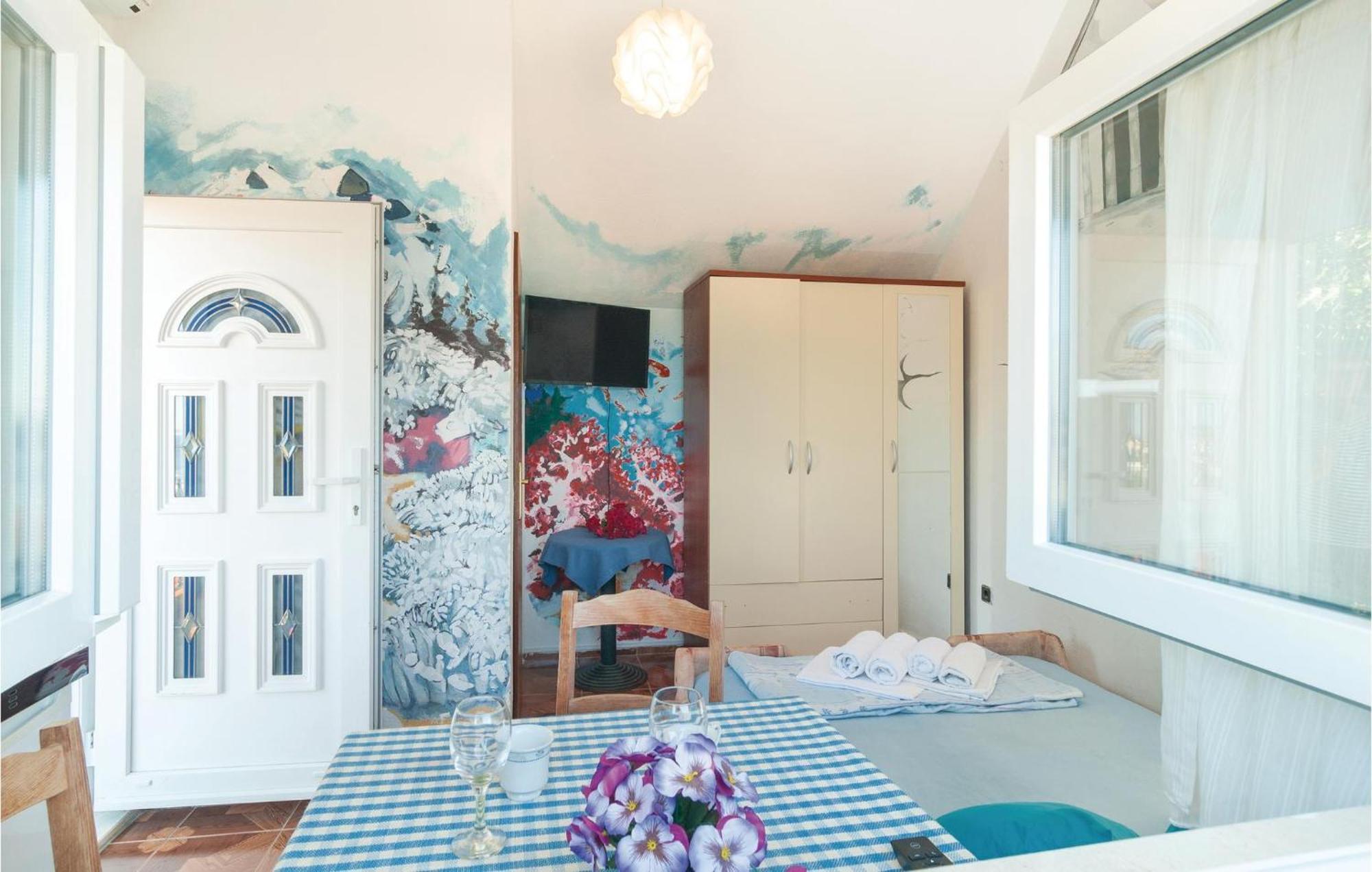 Gorgeous Apartment In Omis With House Sea View Buitenkant foto