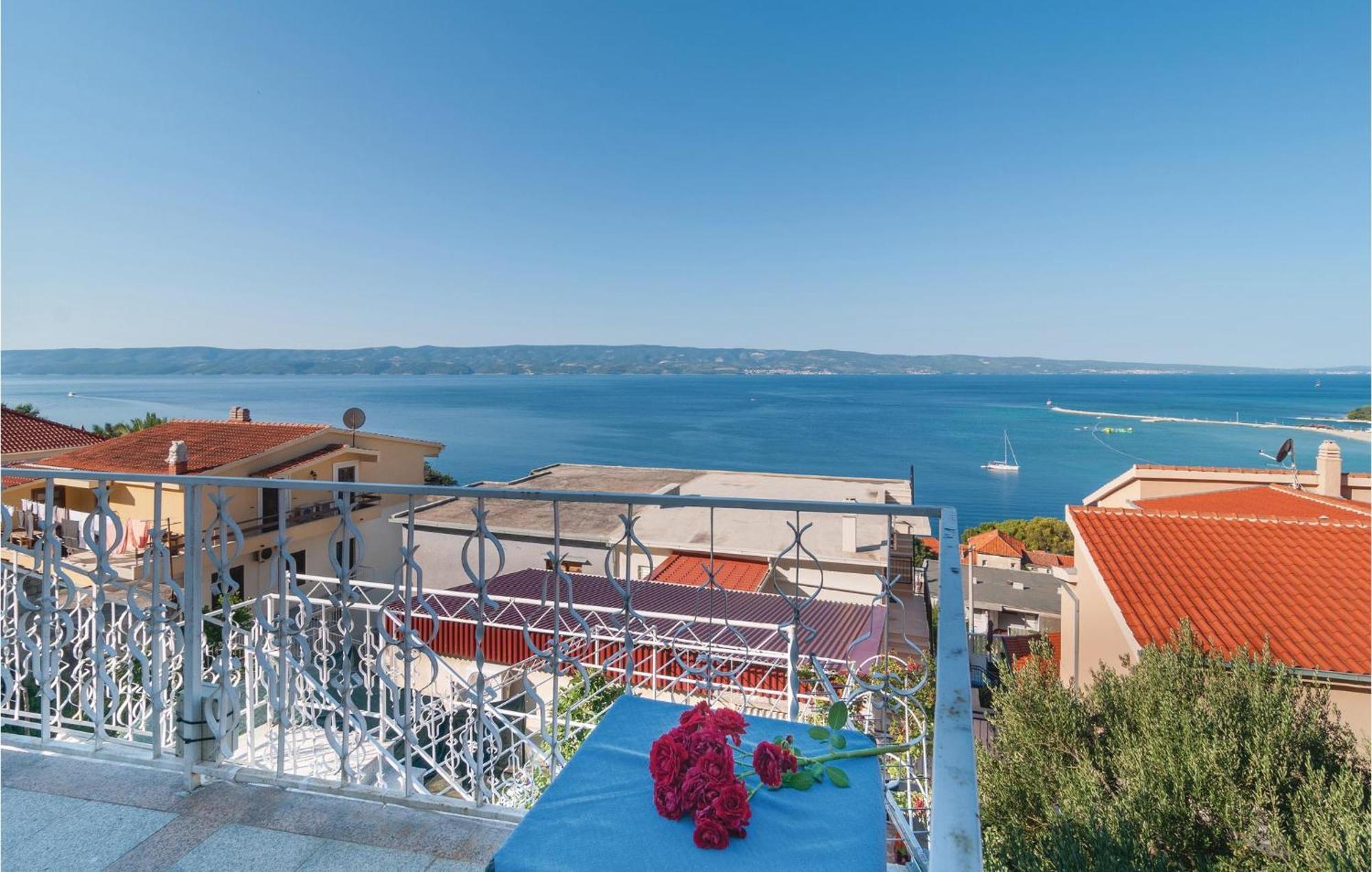 Gorgeous Apartment In Omis With House Sea View Buitenkant foto