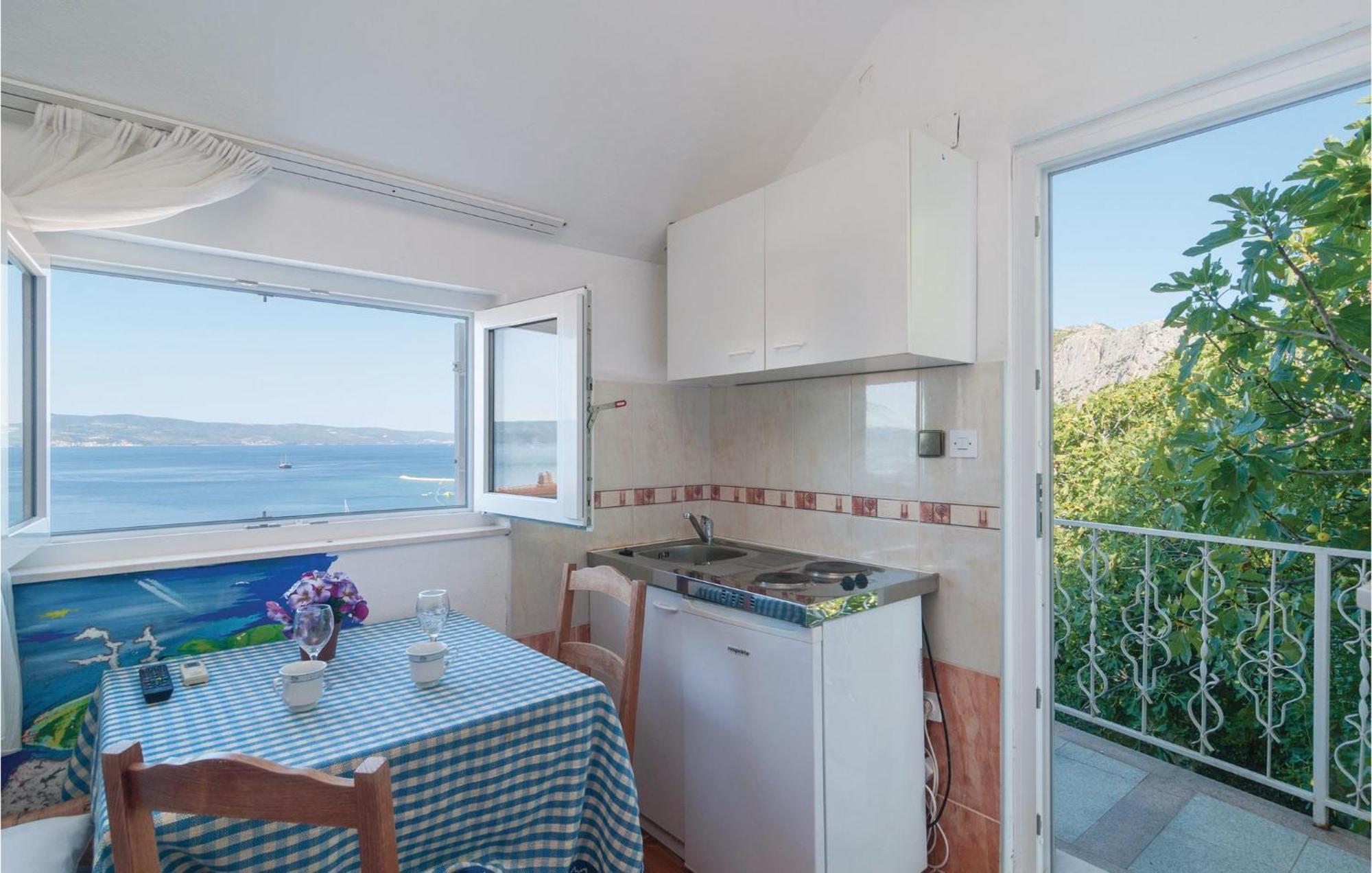 Gorgeous Apartment In Omis With House Sea View Buitenkant foto
