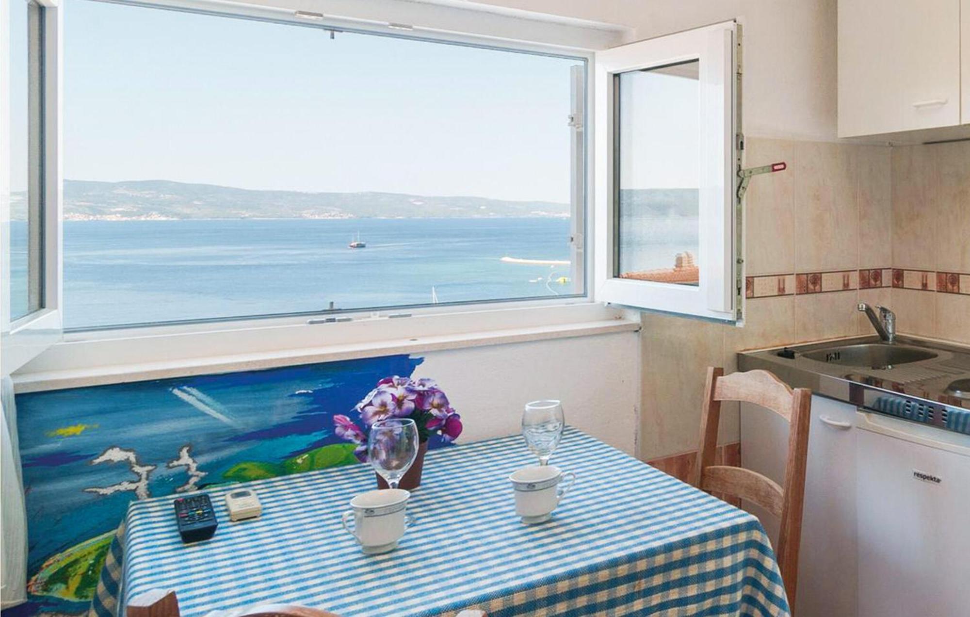 Gorgeous Apartment In Omis With House Sea View Buitenkant foto